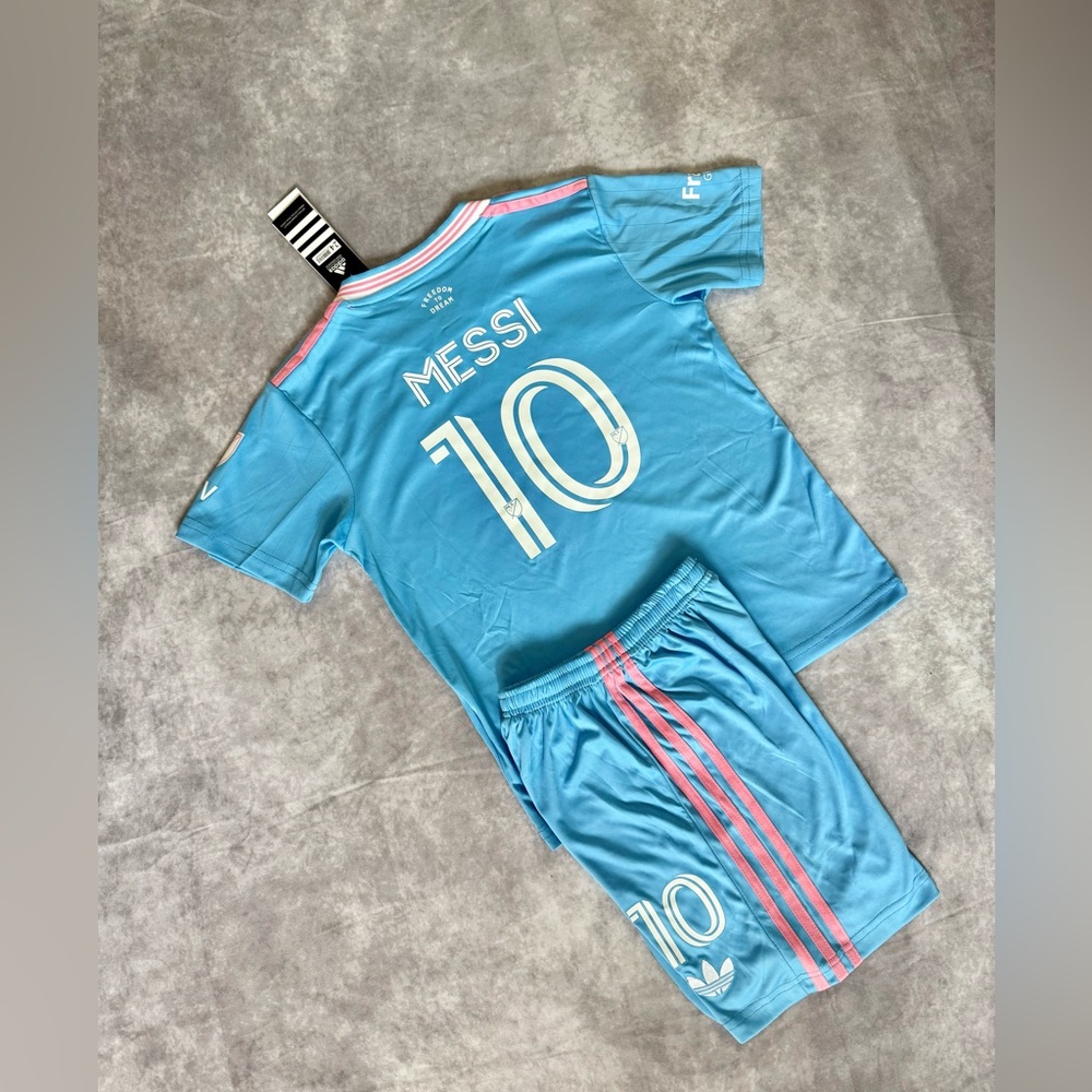 Inter Miami Away kit Messi 10 - Picture 4 of 7